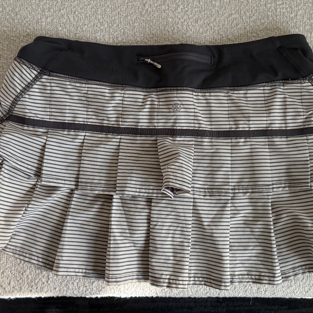 Darling lululemon run skort size 10